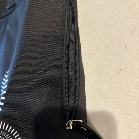 Tray 6 Large Tote/Overnight/Carryon Bag Black w/Geometric Print 16"x 16" x 5" - Picture 5 of 7